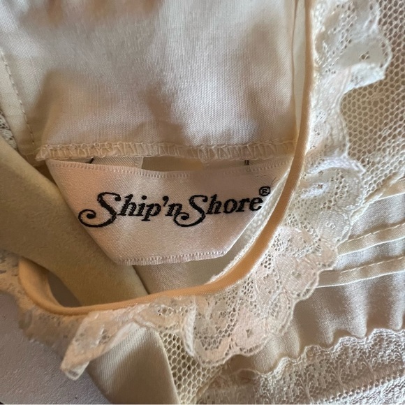 Vintage Ship'n Shore Blouse with Pin-tuck and Lace Detail - Picture 9 of 9